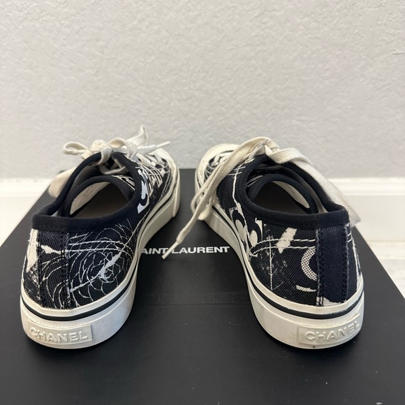 AUTHENTIC Chanel black and white canvas graffiti, logo low top size 36.5 - Picture 5 of 10
